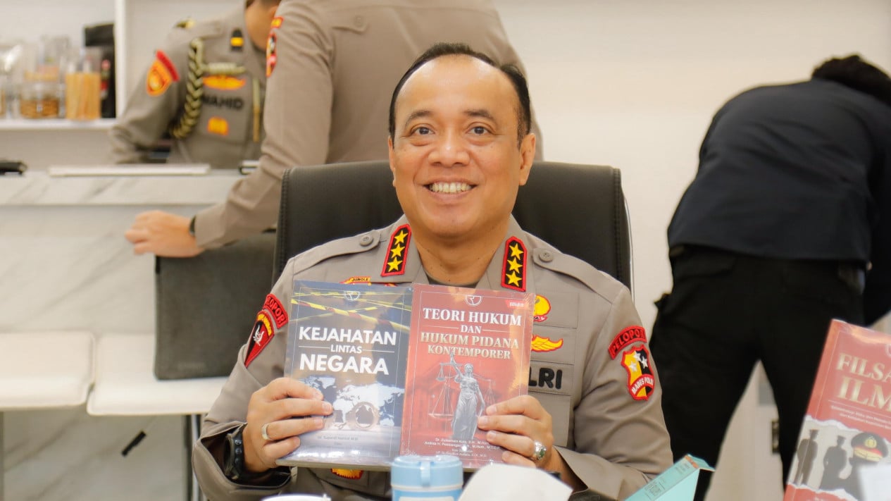 48 Books Provided as Resources for Police Officers to Tackle Field Challenges