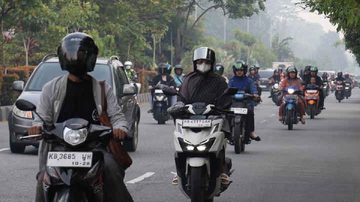 Thick Haze Hits Kalimantan Flights as Visibility Drops