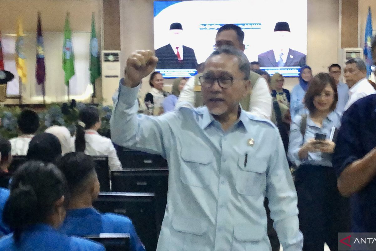 Zulkifli Hasan Urges Pattimura University Students to Enhance Human Resource Quality