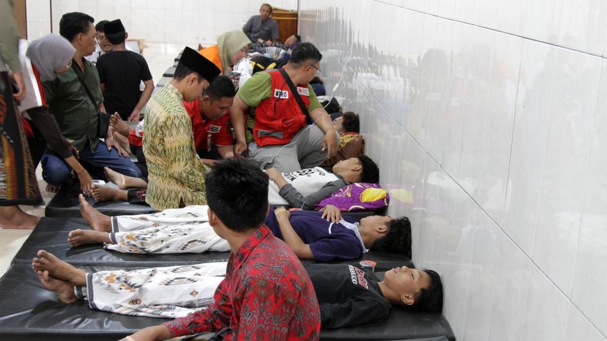 Cause of Food Poisoning Among Students Following Free Nutritious Meal Programme in Sidoarjo