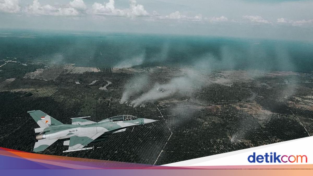 F-16 Fighter Jets from Roesmin Nurjadin Airbase Conduct Aerial Patrols to Monitor Forest Fires