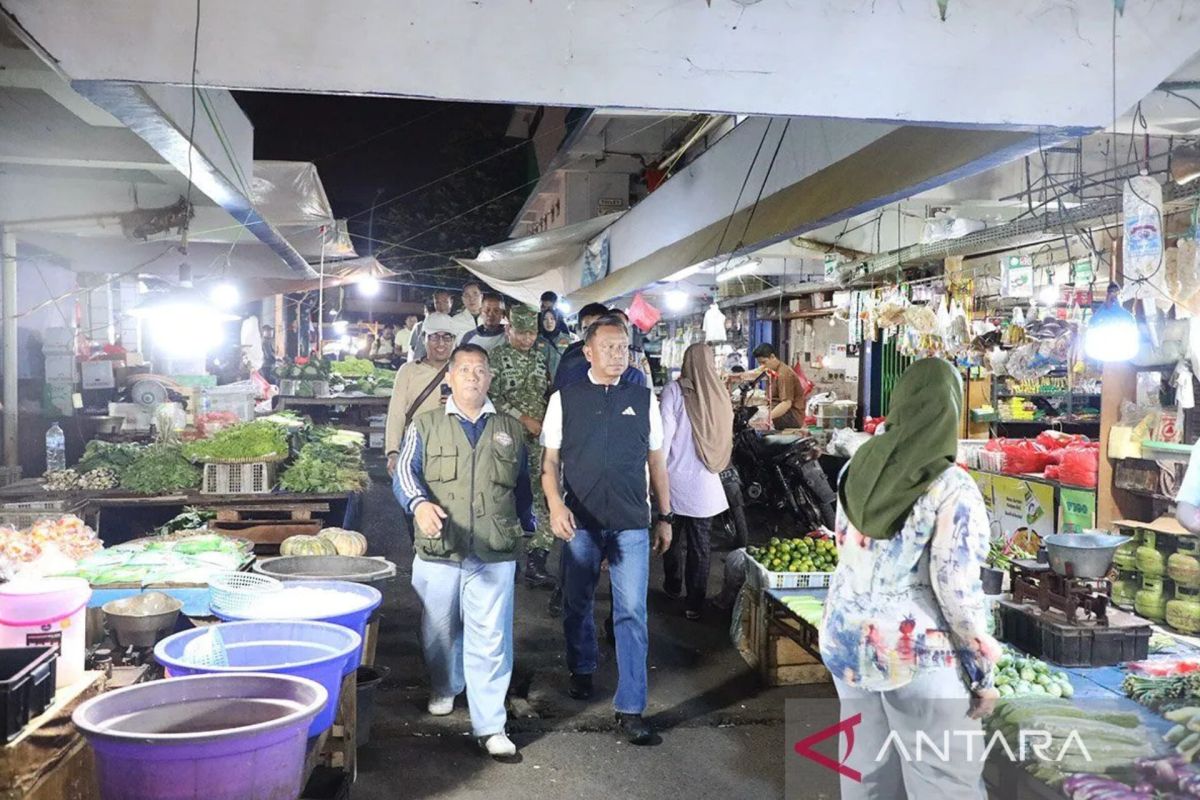 East Jakarta Civil Service Police Deploy 250 Personnel to Guard Bogor Highway from Street Vendors