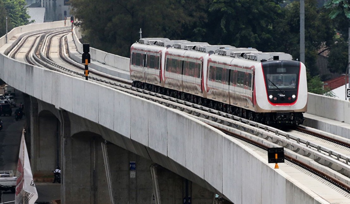 LRT Velodrome-Manggarai Fare Set at Rp8 During Socialisation Period
