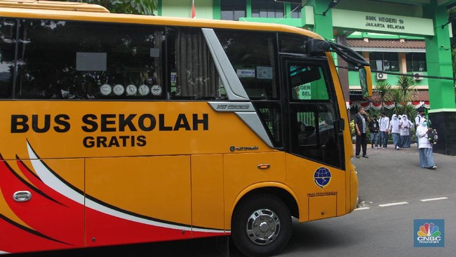 Government to Provide 100 School Buses Next Year