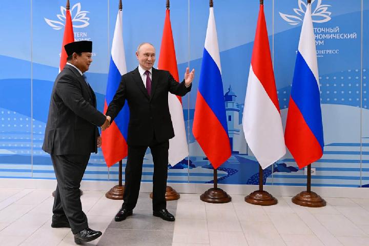 Putin Hails Indonesia as Russia's 'Trusted Friend' in ASEAN