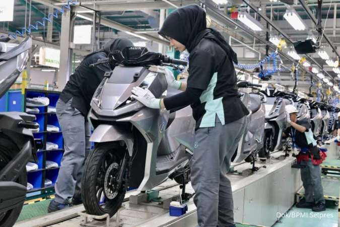 Business World Monitors Labour Regulations