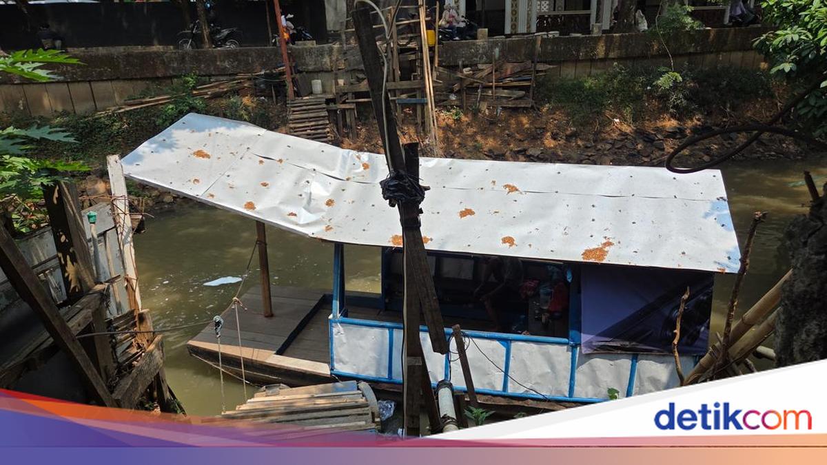 Eretan Boat Operator's Hopes Regarding Planned Bridge Construction over Pesanggrahan River