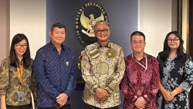 Hashim Suddenly Meets Public Works Minister, Key Topics Discussed