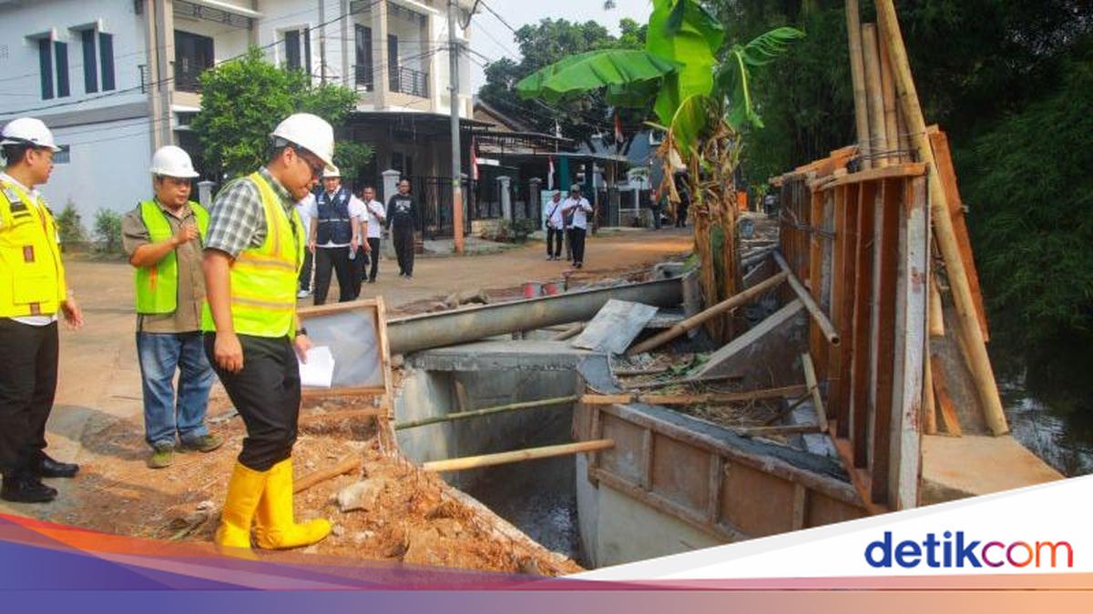 Three Retaining Walls Under Construction in South Tangerang to Prevent Floods and Landslides