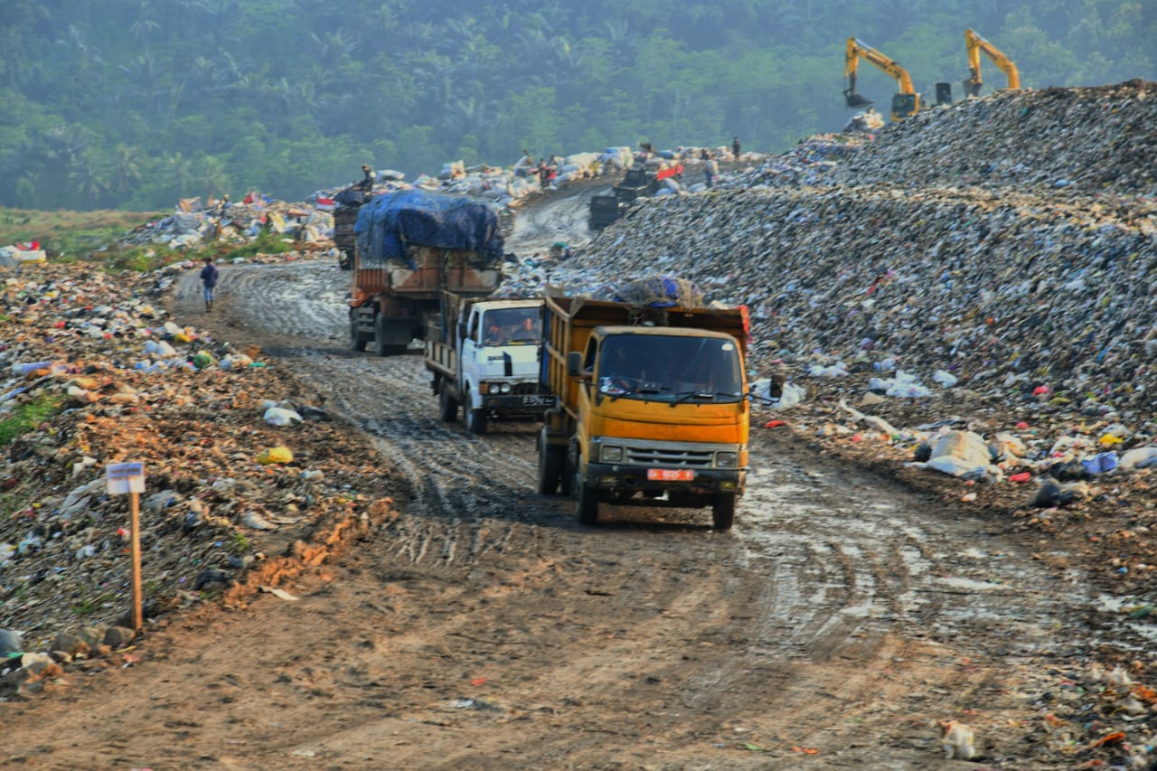 West Java Provincial Government Seeks to Extend Lifespan of Sarimukti Landfill