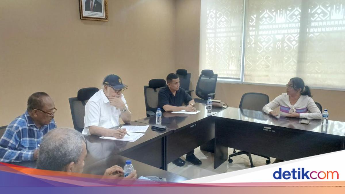 Parents of Dr Icha Break Down in Tears at DPD RI Office