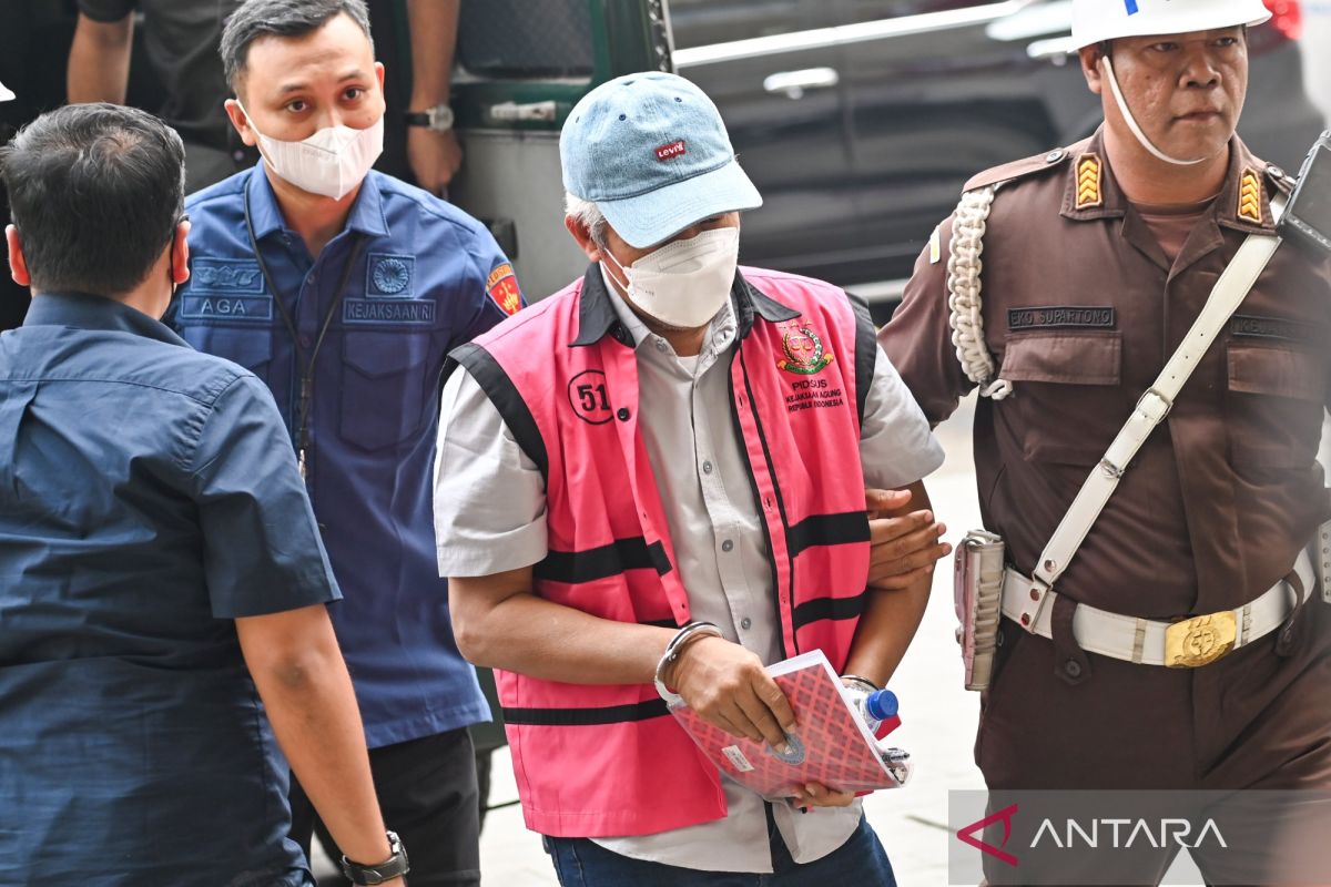 Febrie Adriansyah Faced with 50 Questions During Attorney General's Office Interrogation