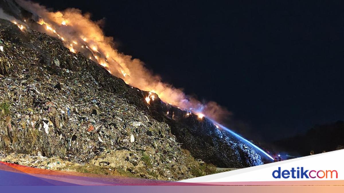 Putri Cempo Landfill Fire Unextinguished, Solo Mayor Declares Emergency Response