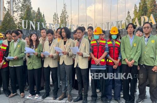 UGM Students Deny DIY Regional Police Allegations Regarding Pepper Spray During Gramedia Protest