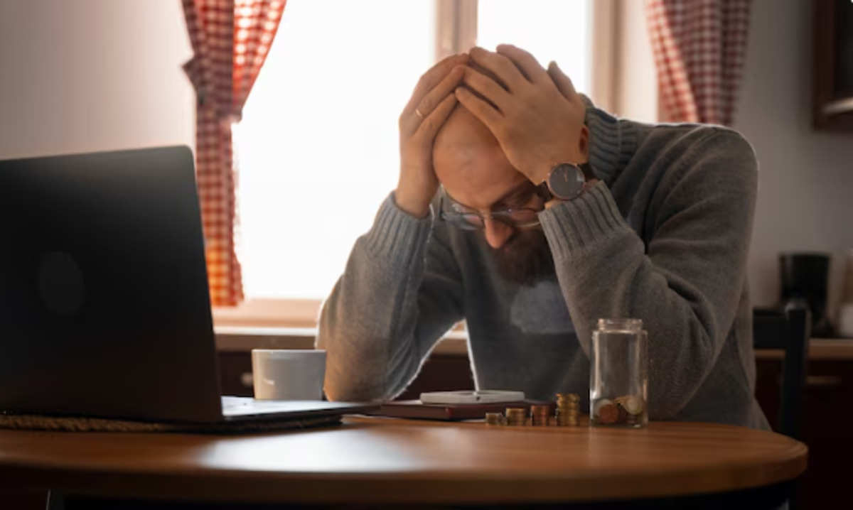 UCL Study: Financial Stress Accelerates Brain Ageing and Triggers Dementia