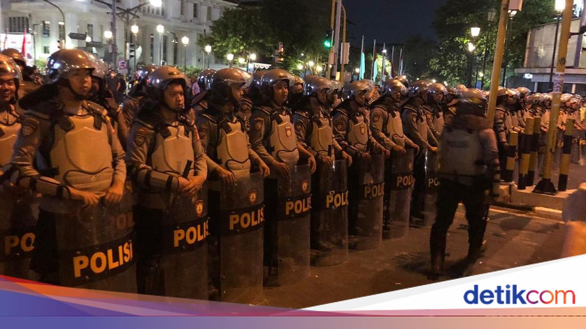 Who Sprayed Pepper Spray at Students and Police During Protest in Yogyakarta?