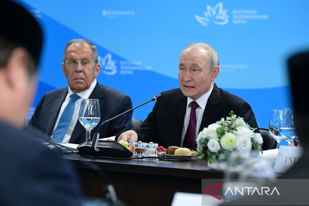Putin: New investment cycle requires commitment from state and business sectors