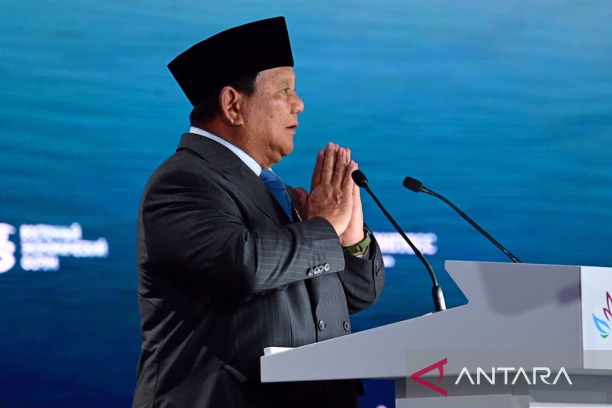 Prabowo returns home after attending the 11th EEF in Russia