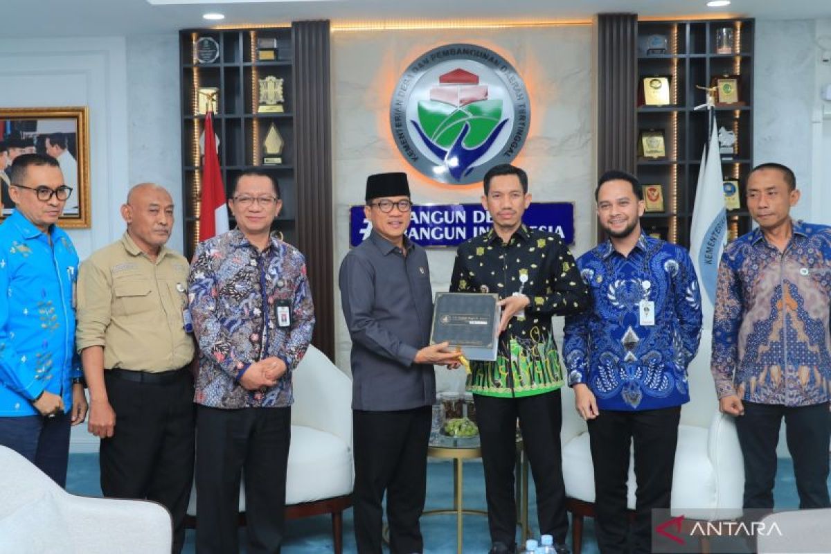 Minister urges village assistance to focus on economic empowerment