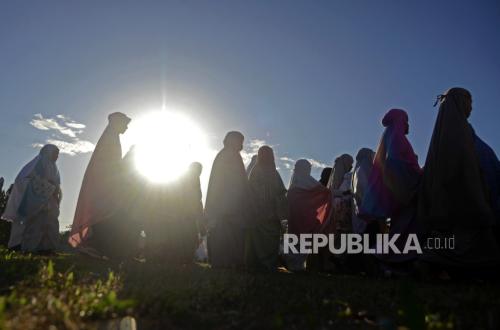 Thousands of Madrasah Scout Camp Participants in South Sulawesi Perform Istisqa Prayer