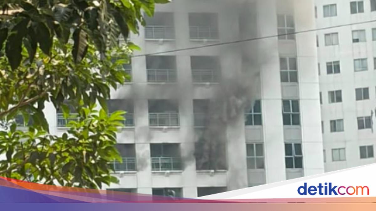 115 Firefighters Deployed to Tackle Apartment Fire in Tanah Abang
