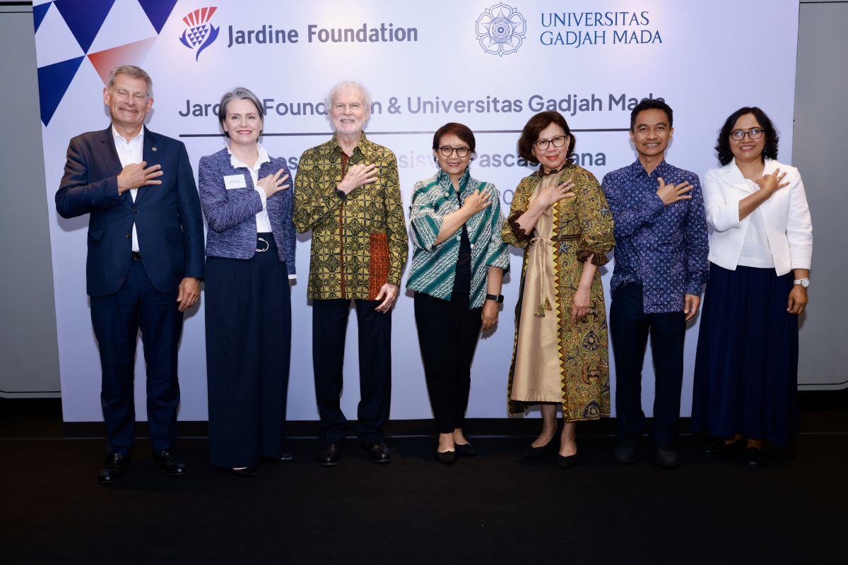 Jardine Foundation launches scholarships for UGM postgraduate students
