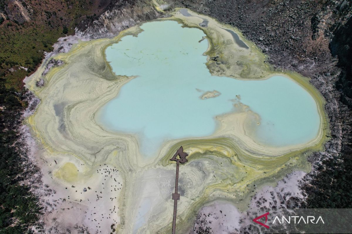 White Crater waters recede due to prolonged drought