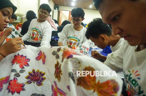 Sharpening Creativity of Special Needs Students Through Betawi-themed Craft Arts