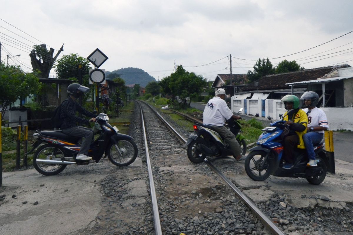 KAI focuses on managing 1,810 unmanned railway crossings