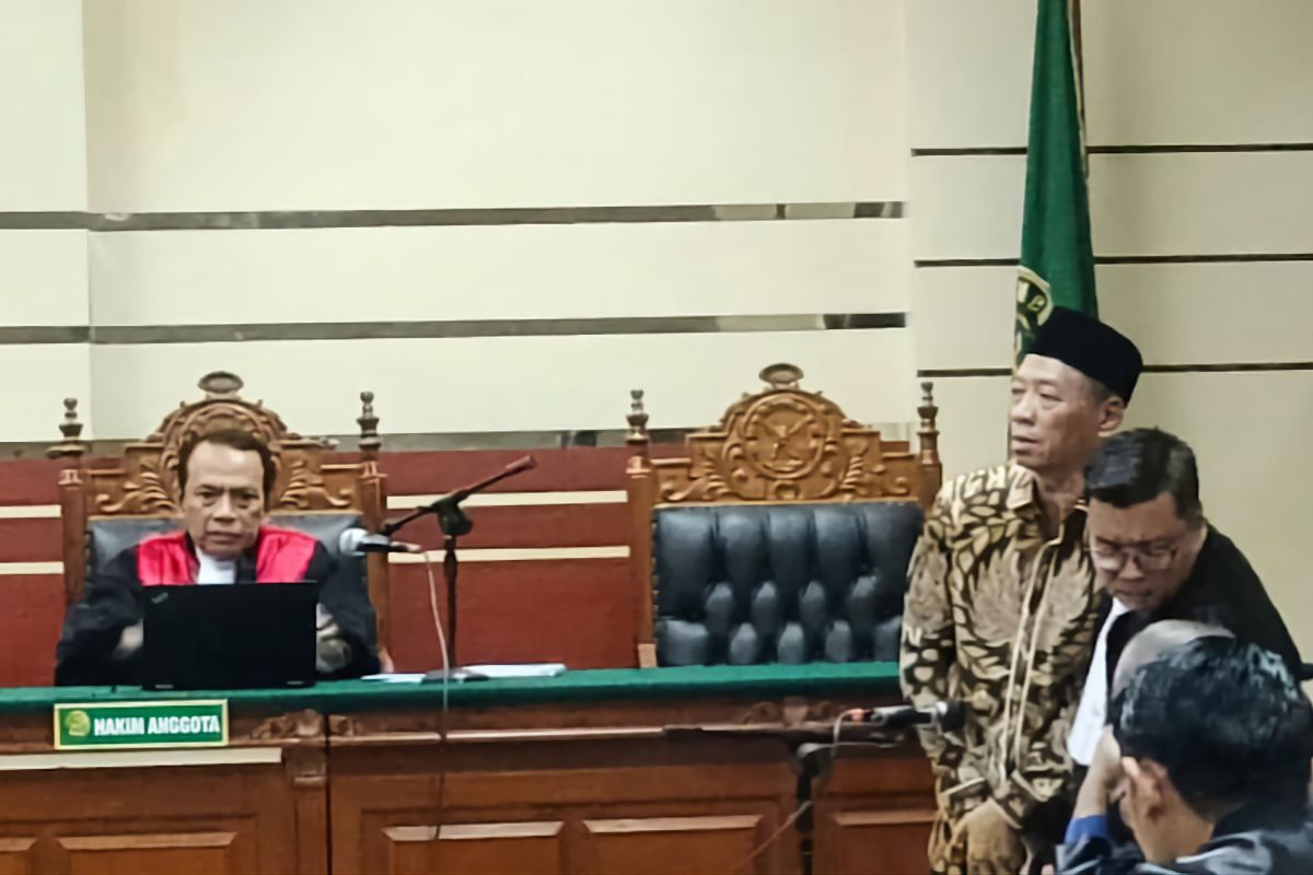 Inactive Tulungagung Regent Gatut Sunu undergoes first trial in corruption case