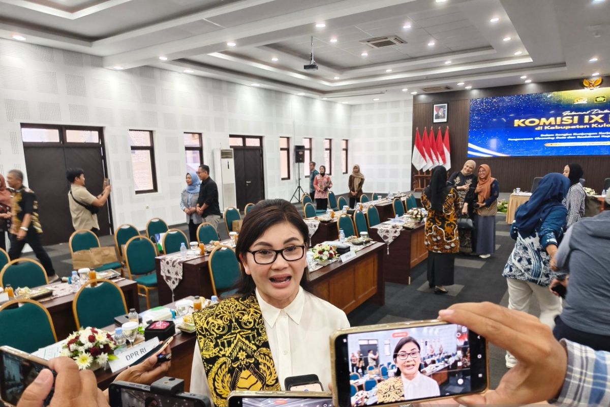 DPR Commission IX Highlights JKN Data Update in Kulon Progo