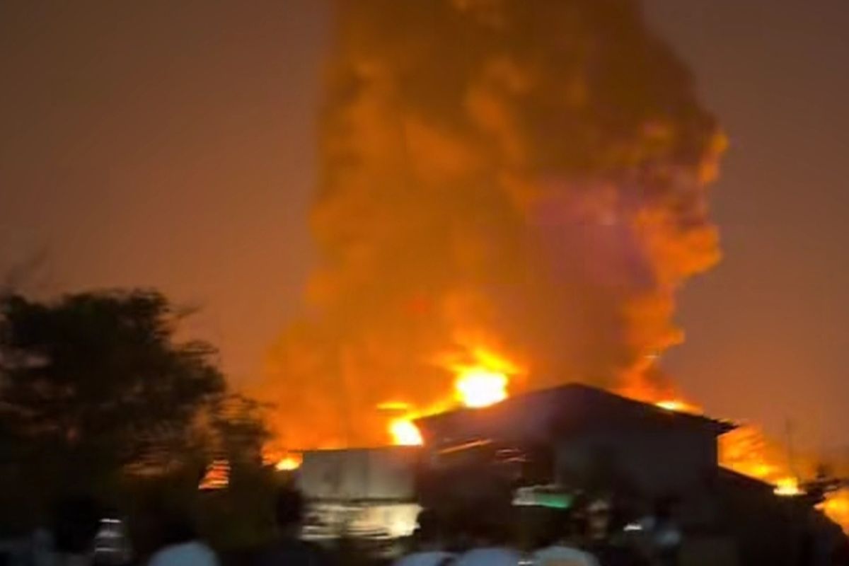 Major fire hits stalls in West Jakarta's Srengseng