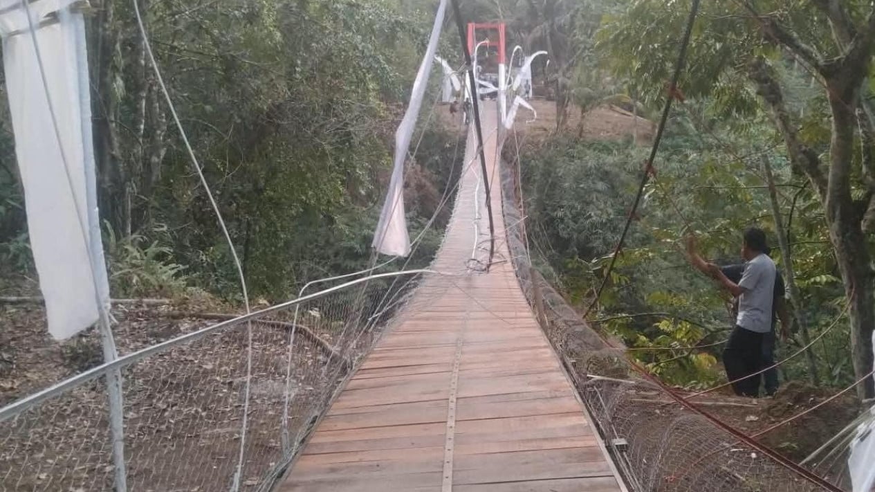 Causes of Pongpet Bridge Collapse in Pangandaran Revealed: Technical Issues and Overcrowding Identified