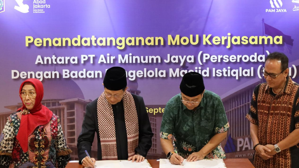 Customer Day Momentum: PAM JAYA Provides Free Water to Istiqlal Mosque