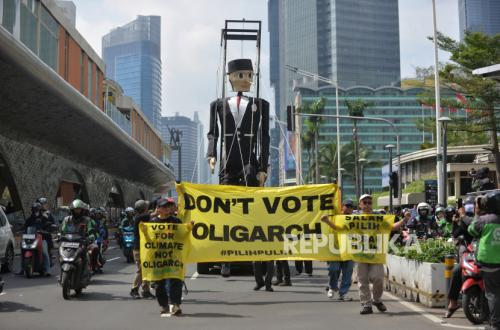 The Tour Against Oligarchy