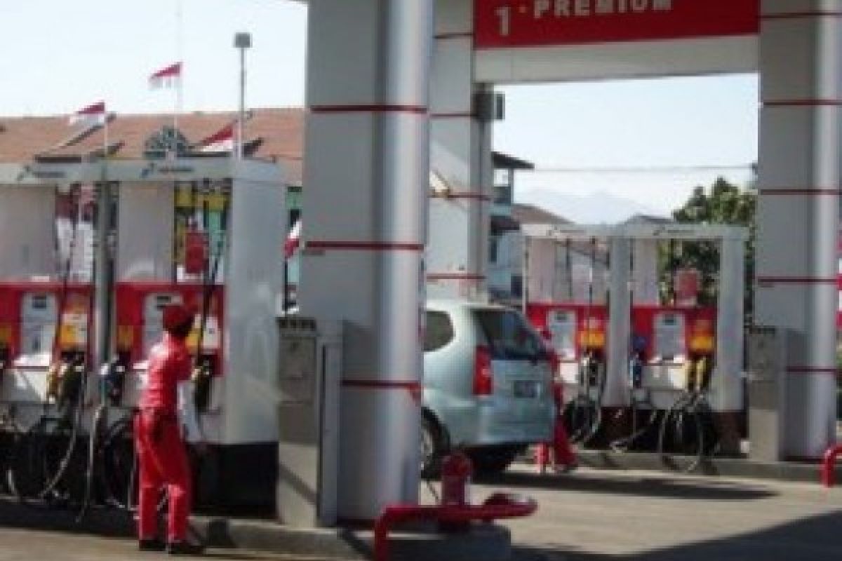 Pertamina sanctions petrol stations violating subsidized fuel distribution in West Sumatra