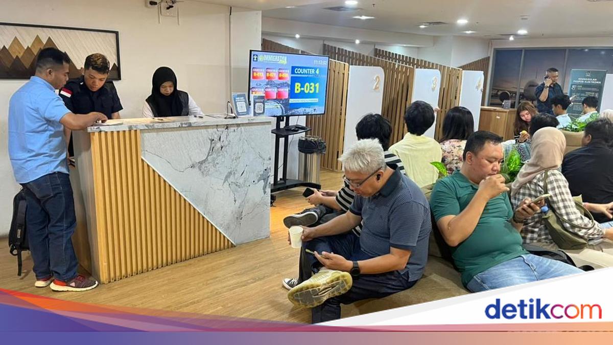 Citizens Appreciate Weekend Passport Services for Busy Professionals