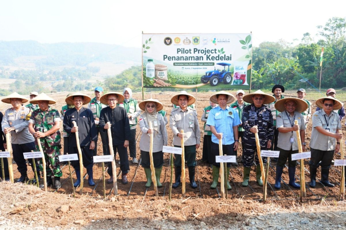 Coordinating Ministry for Food Initiates Soybean Pilot Project in Cariu