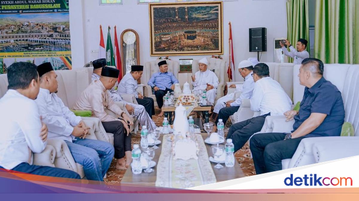 Pekanbaru Mayor Invites Clergy and Students to Pray for End to Forest Fires