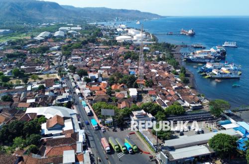 ASDP Deploys 24 Vessels to Ease 13 km Vehicle Queue at Ketapang
