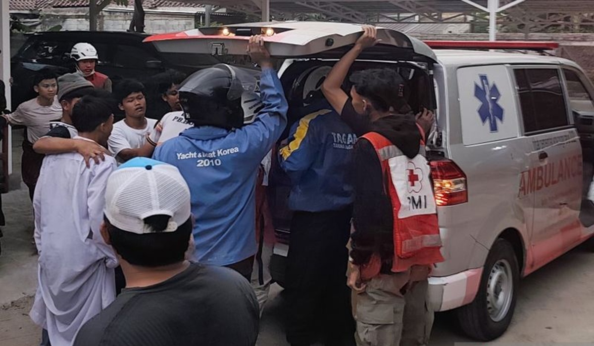 Fire at Al Falakiyah Islamic Boarding School in Bogor: 56 Students Affected and Undergoing Treatment