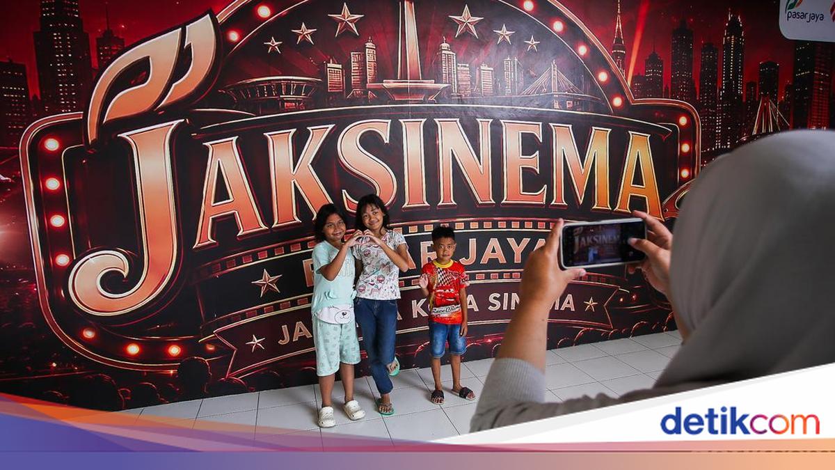 Transforming Pasar Rumput into a Mini Cinema
