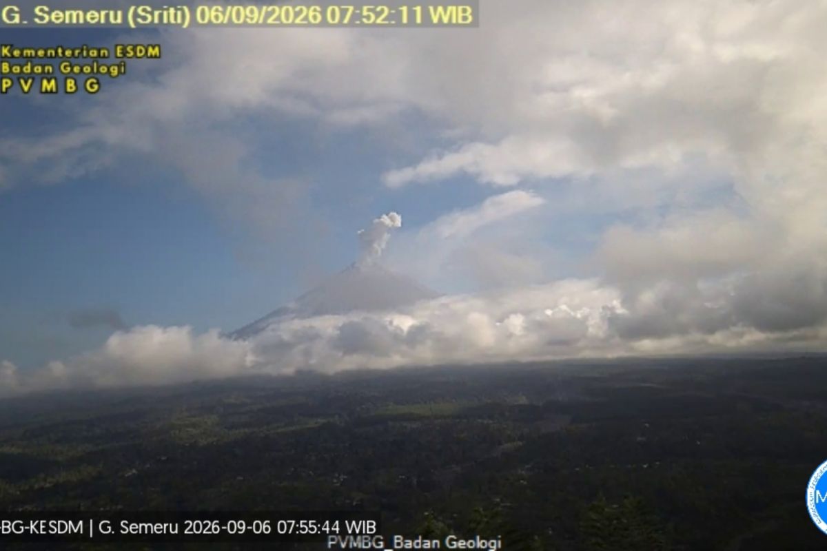 Mount Semeru Erupts, Eruption Column Reaches 1,000 Metres Above Peak