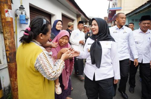 Covered in Volcanic Ash, Mayor of Bandar Lampung Deploys Fleet to Spray Protocol Roads