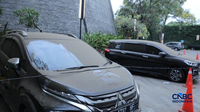 Ashfall Covers Bandar Lampung Following Krakatau Eruption