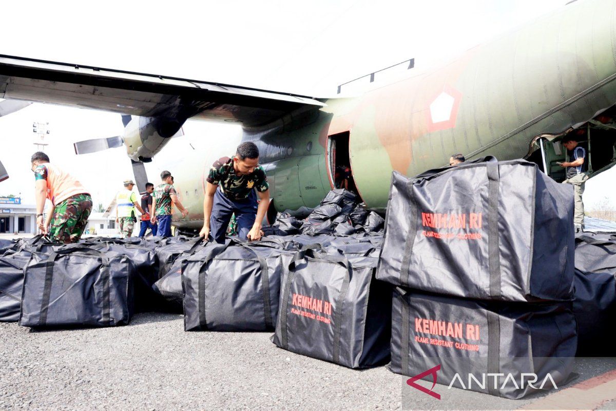 Ministry of Defence and Indonesian Air Force Dispatch Hundreds of PPEs and Masks for Forest Fire Mitigation in South Kalimantan