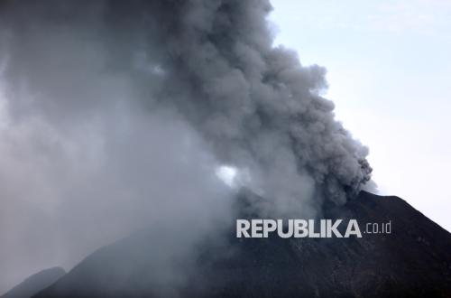 Epidemiologist Reveals Dangers of Volcanic Ash and Proper Cleaning Methods