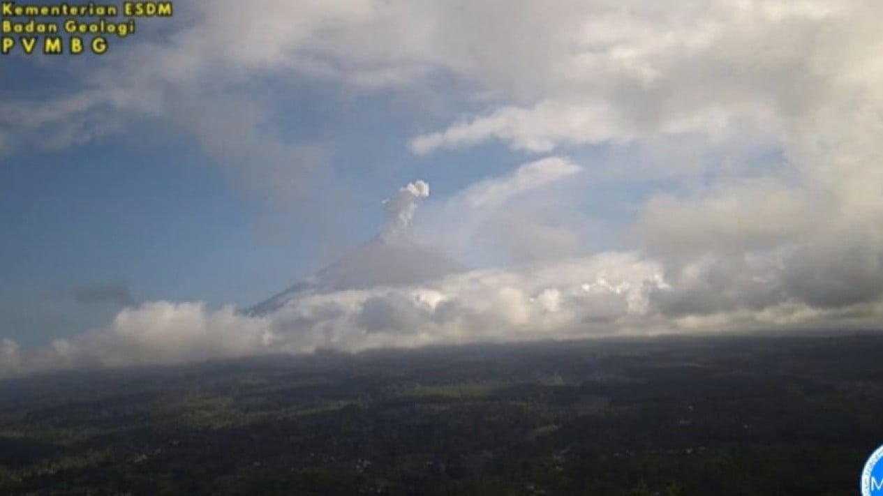 Following Anak Krakatau, Mount Semeru Erupts This Morning