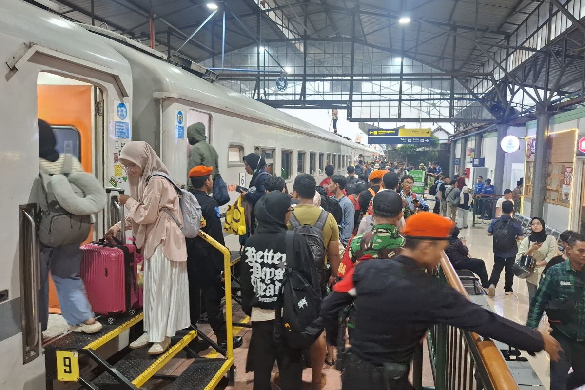 KAI adds extra train service to Jakarta following Anak Krakatau eruption