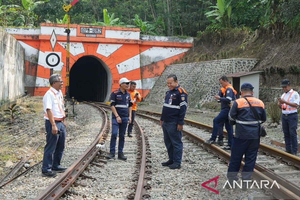 KAI: Anak Krakatau Eruption Does Not Impact Train Services